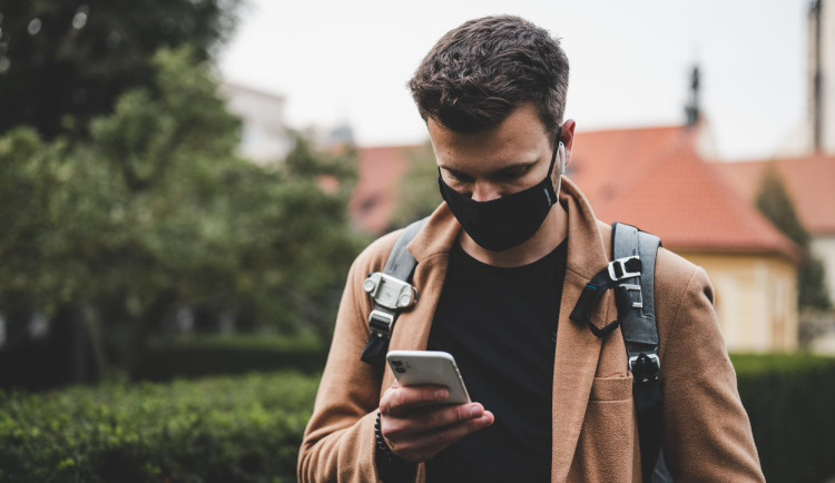 Podvodníci rozesílají smsky pod hlavičkou IKEM. Případ řeší policie