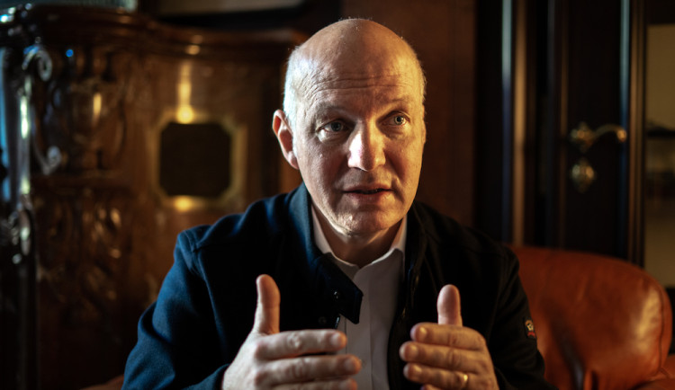 S vyrovnáním práv stejnopohlavních párů nemám problém, svazek bych nenazýval manželstvím, říká Fischer