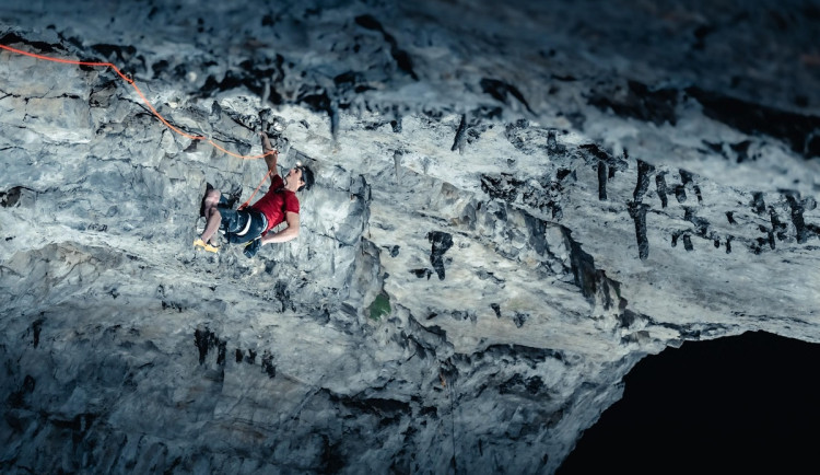 Lezec Adam Ondra jako první zdolal Macochu