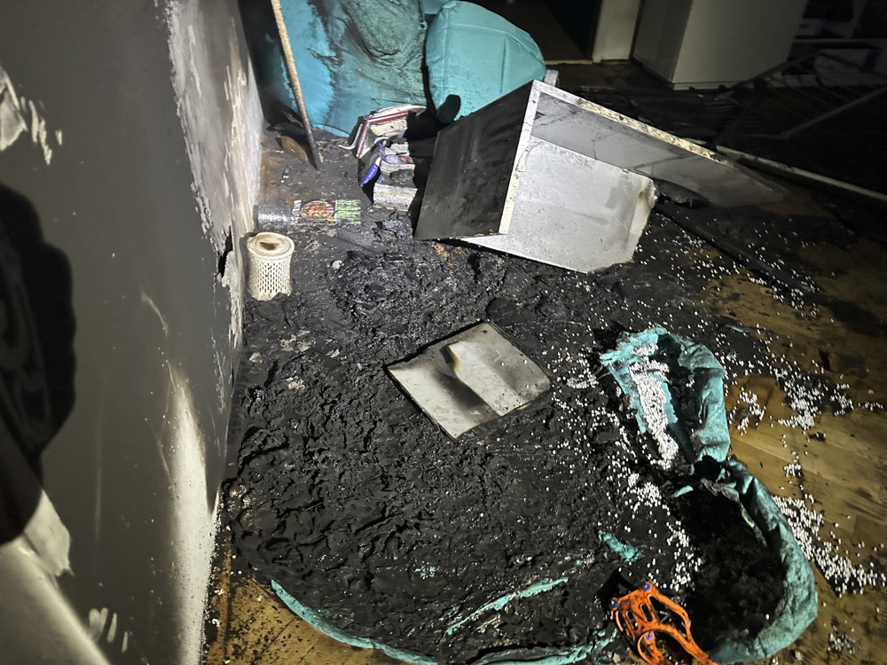 Bytovku v centru Olomouce zahalil kouř, k požáru hasiči museli vniknout násilím