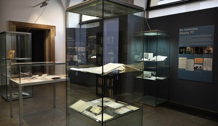 V Brně ukazují lidem originál prohlášení Charty 77 z pera Havla a Kohouta