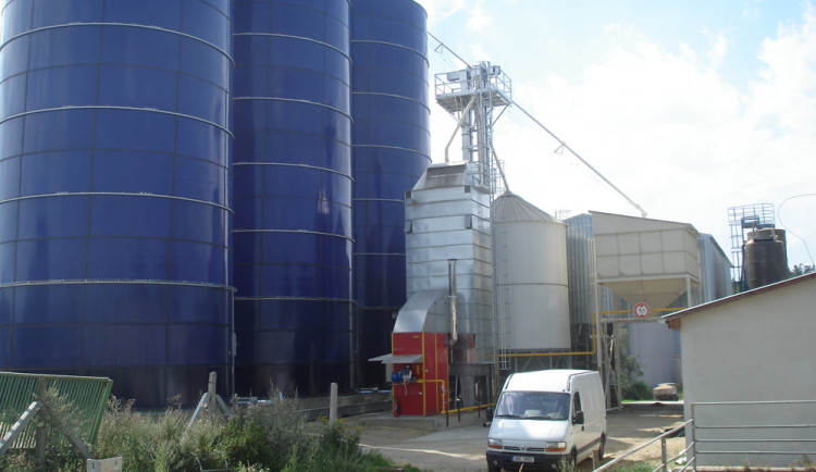 Dvě firmy Agrofertu musí vrátit dotace, byly určené malým