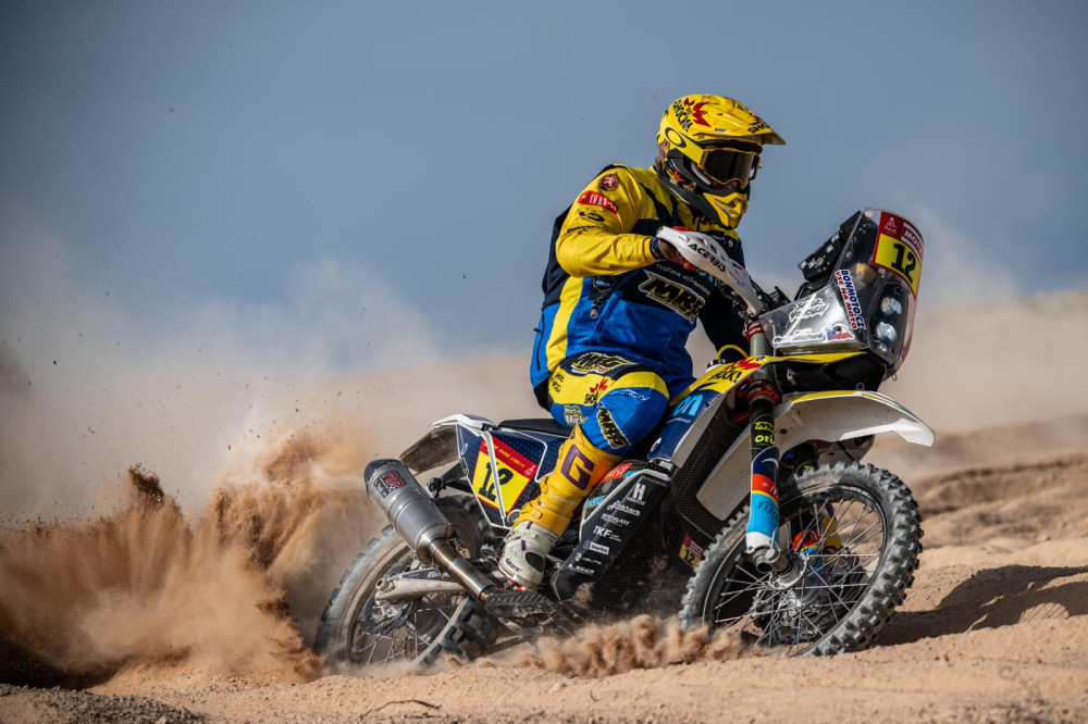 Martin Michek na trati první etapy Rally Dakar 2023.