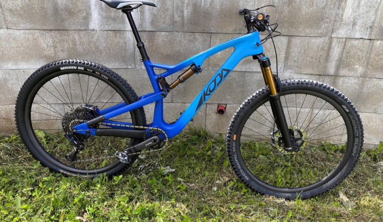 Policie pátrá po unikátním kole za čtvrt milionu. Zloděj ho ukradl z prodejny