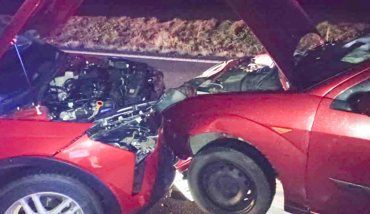 Namol opilý řidič čelně narazil do auta v protisměru. Nadýchal přes tři promile