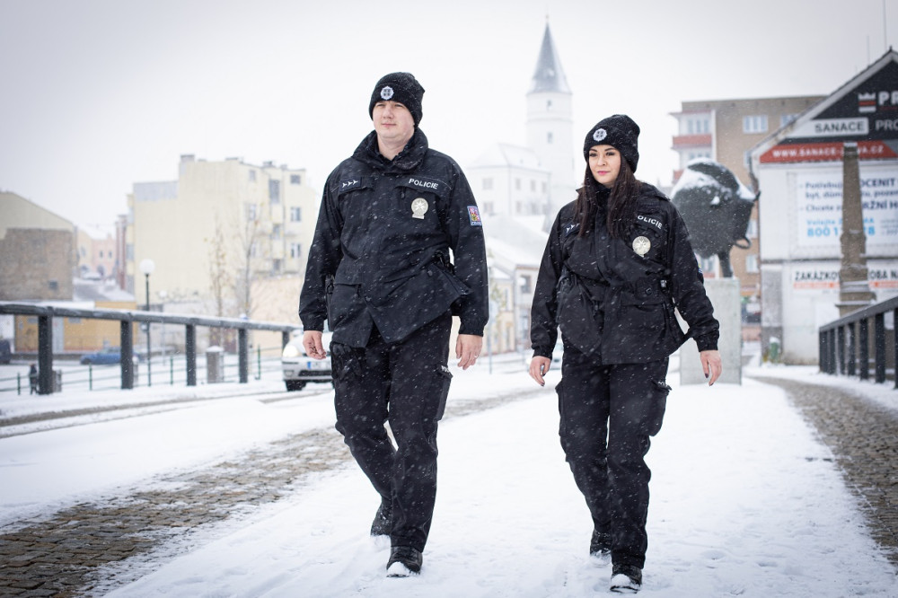 Policie ČR nabízí jistotu platu a místa mužům a ženám v produktivním věku