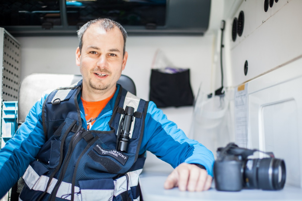 Policie ČR nabízí jistotu platu a místa mužům a ženám v produktivním věku