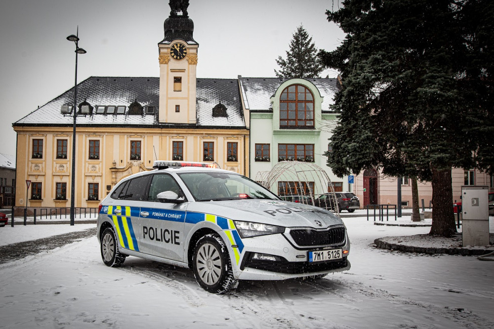 Policie ČR nabízí jistotu platu a místa mužům a ženám v produktivním věku