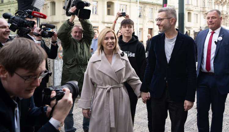 FOTO: Say no to Putin nebo Milan Rokytka. Podívejte se na atmosféru volebních štábů