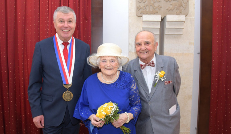 Sedmdesát let svoji. Manželé ze Znojma oslavili platinové výročí svatby