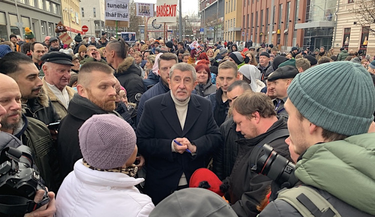 Hádky, překřikování i menší strkanice. Návštěva Andreje Babiše v Liberci i Jablonci vyvolala emoce