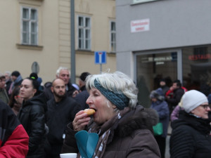 Odpůrci by klidně zvolili i Putina, abych nebyl prezident, hlásal v Brně Babiš