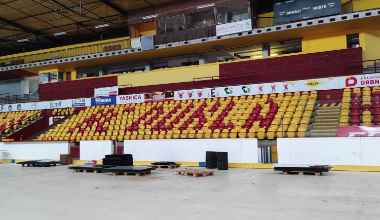 Demolice zimního stadionu má začít letos v létě, chybějící peníze na stavbu arény najde město v úvěrech a přebytku hospodaření