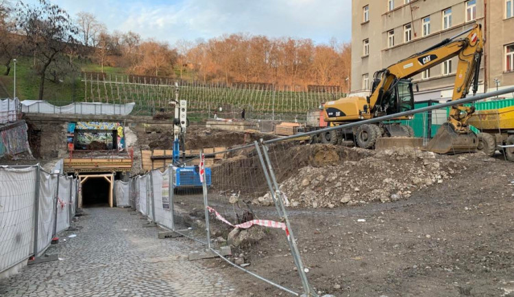 Žižkovský tunel byl dva týdny zavřený. Ode dneška tudy lidé znovu projdou
