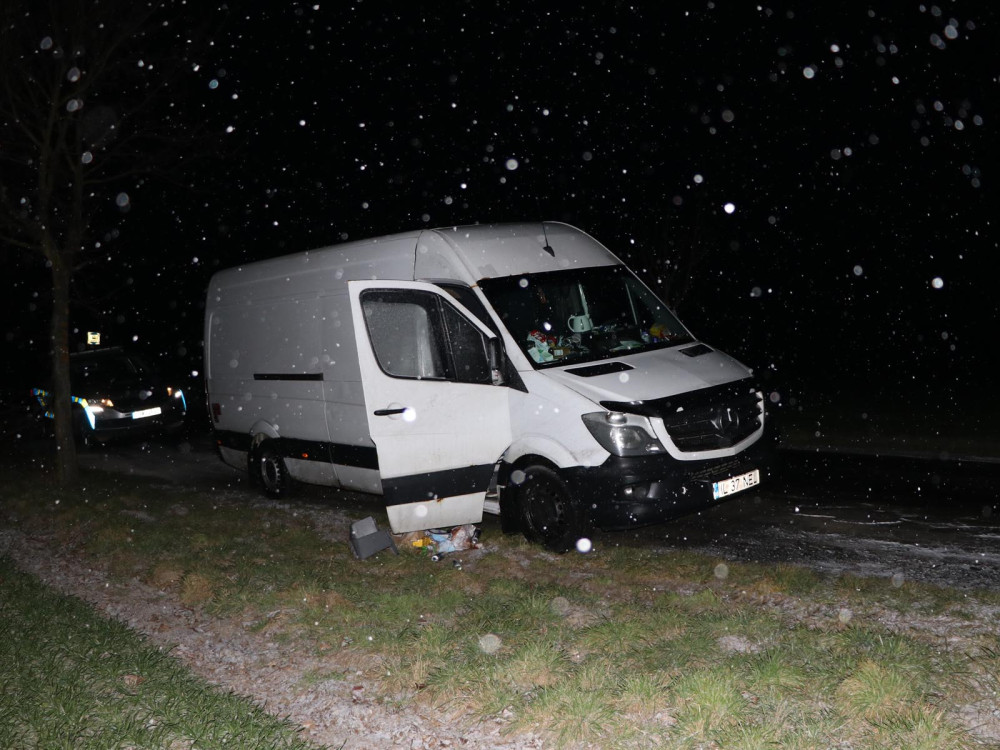 Ozbrojení lupiči přepadli u Brna dodávku Rumunů. Fingovali policejní kontrolu
