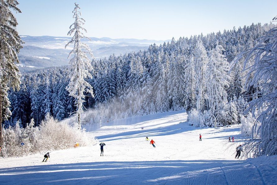 Nepropásněte dokonalé lyžařské podmínky ve Skiareálu Lipno