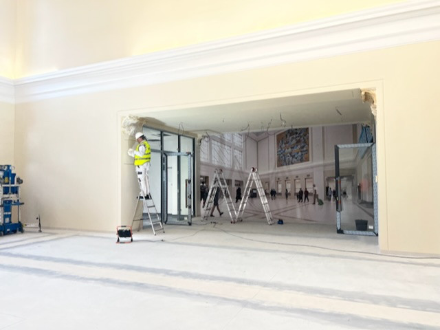 Práce na příjezdové hale vlakového nádraží finišují. Hotovo bude v březnu