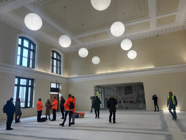 Práce na příjezdové hale vlakového nádraží finišují. Hotovo bude v březnu