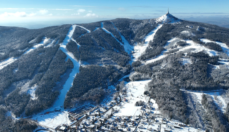 Nové sjezdovky na Ještědu? Město bude mít do listopadu studii o rozvoji areálu i prodloužení lanovky