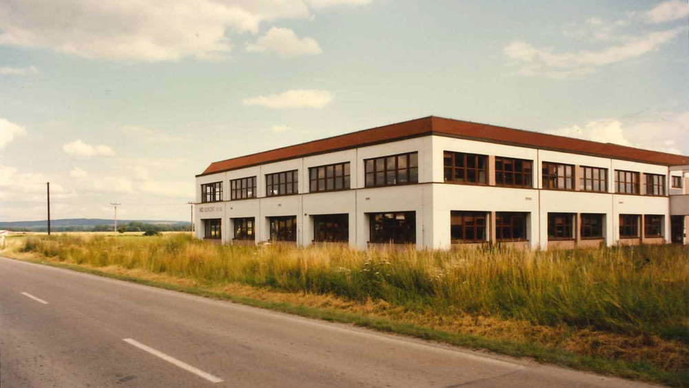 Počátky výroby Chotěšově, archivní snímek z roku 1996