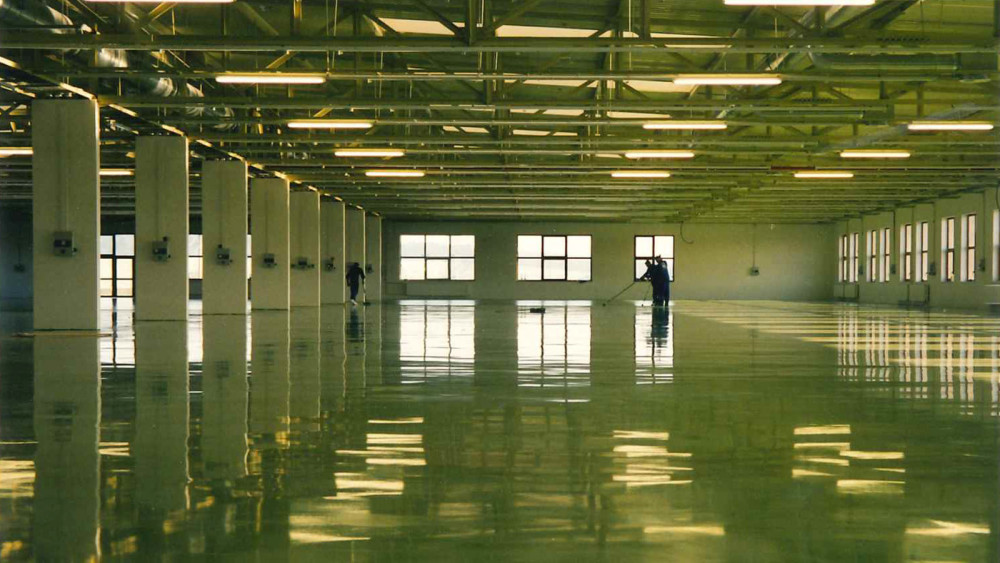 Nové výrobní prostory, archivní snímek 2001