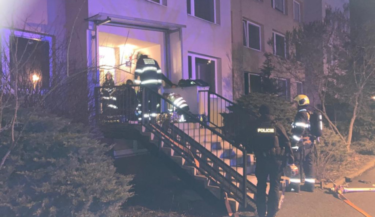 Při požáru v Praze dnes zemřel člověk