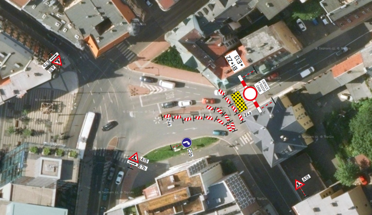 Řidič pozor! Kvůli havárii vody bude uzavřena Husova ulice u Šalďáku