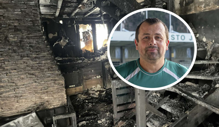 Rodina fotbalového trenéra přišla při požáru o dům. Na pomoc vznikla sbírka