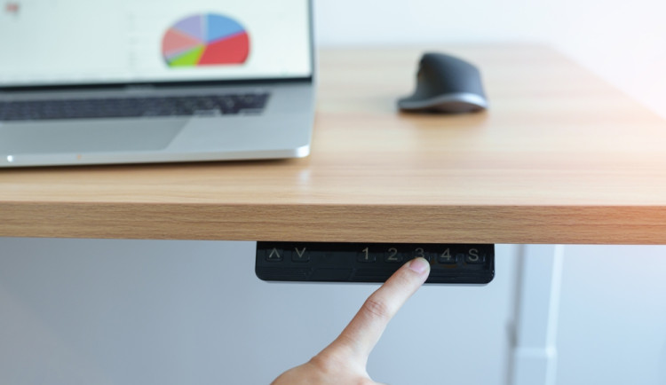 Copyright (c) 2022 Jo Panuwat D/Shutterstock.  No use without permission.