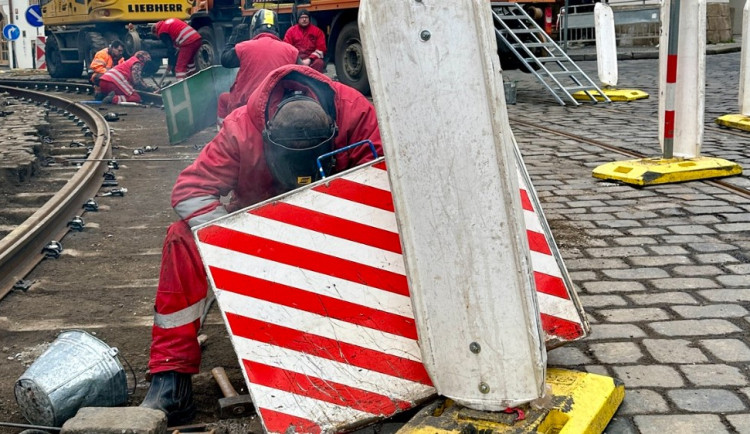 Druhá etapa oprav tramvajové trati na Malé Straně bude o čtyři dny rychlejší, než se plánovalo