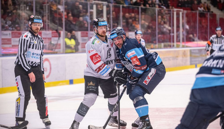 Tygři vyhráli ve Varech a jsou blízko čtvrtfinále. V posledním kole potřebují o bod víc než Hradec