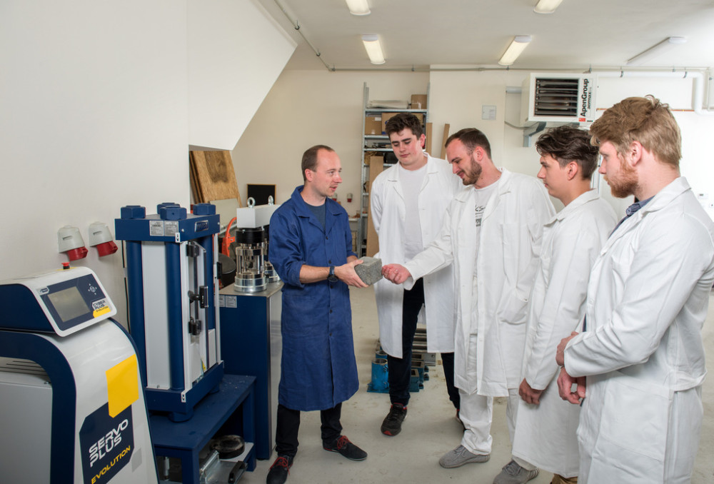 Středoškoláci z polytechniky budou využívat laboratoře VŠTE
