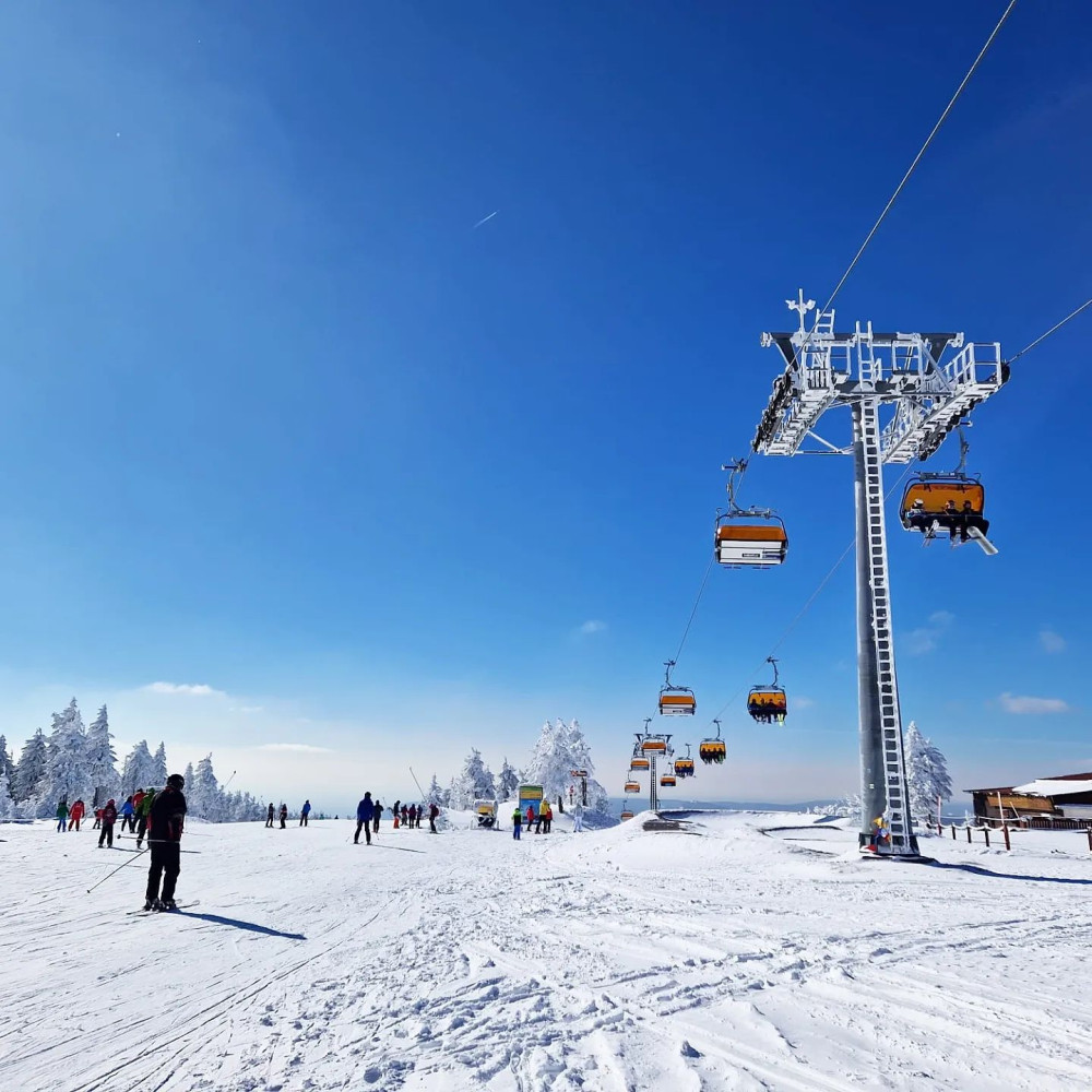 Areály v Karlovarském kraji mají i na začátku března výborné podmínky k lyžování