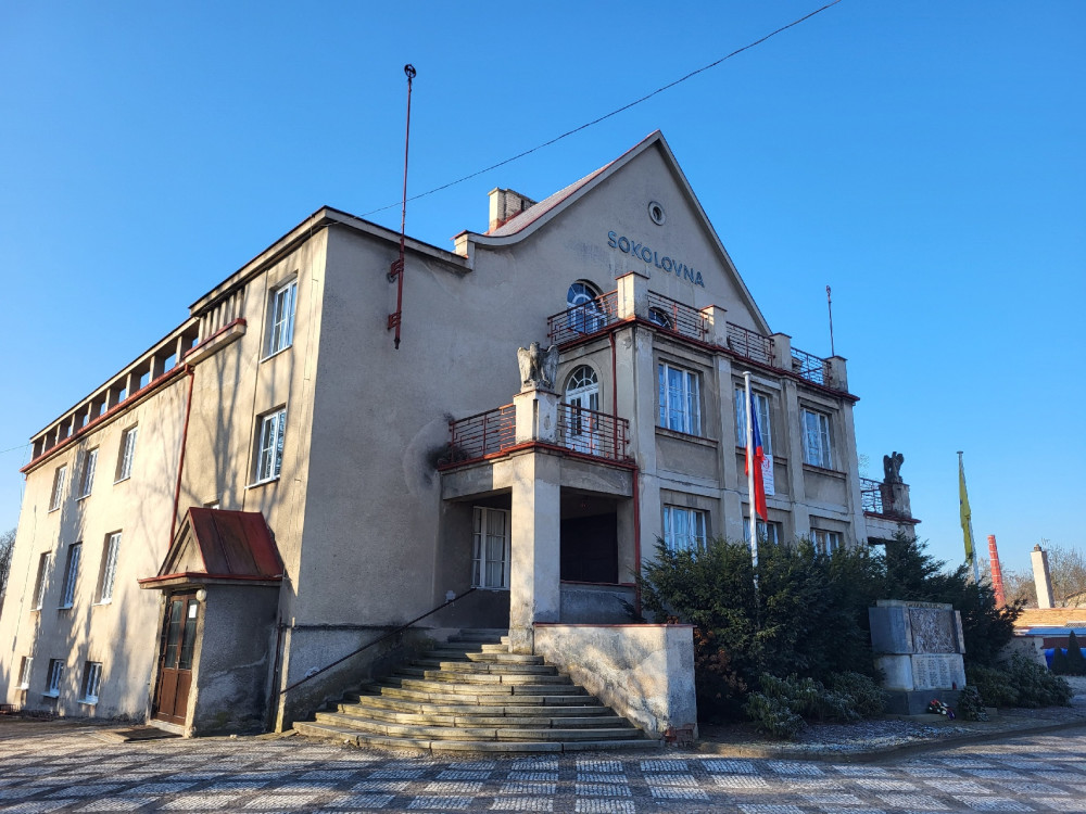 Obyvatelé Třebechovic pod Orebem se snaží zachránit starou sokolovnu