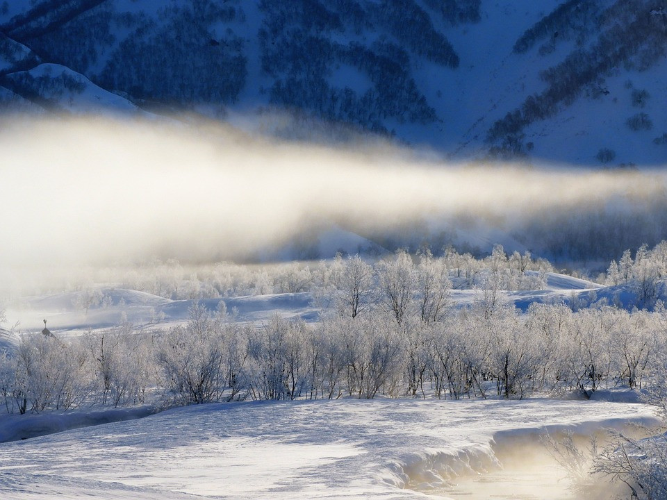O víkendu se ochladí, jasná obloha se zatáhne v sobotu, na většině území zasněží