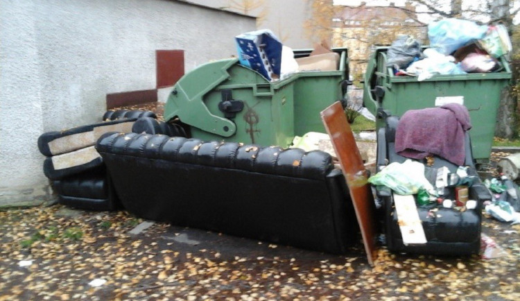 Blíží se jarní úklid. Radnice po Liberci rozmístí 120 kontejnerů na odpad