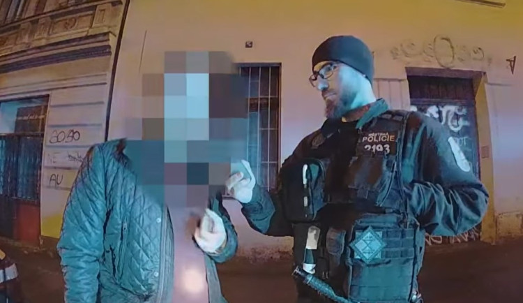 VIDEO: Mladík vypil patnáct piv a sedl za volant. Afterparty strávil na policii