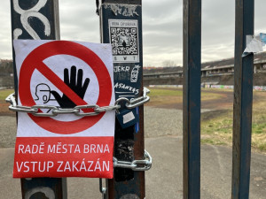 V Brně zakázali radním vstup na stadion. Lužánky developerům nedáme, burcuje fotbalista Švancara