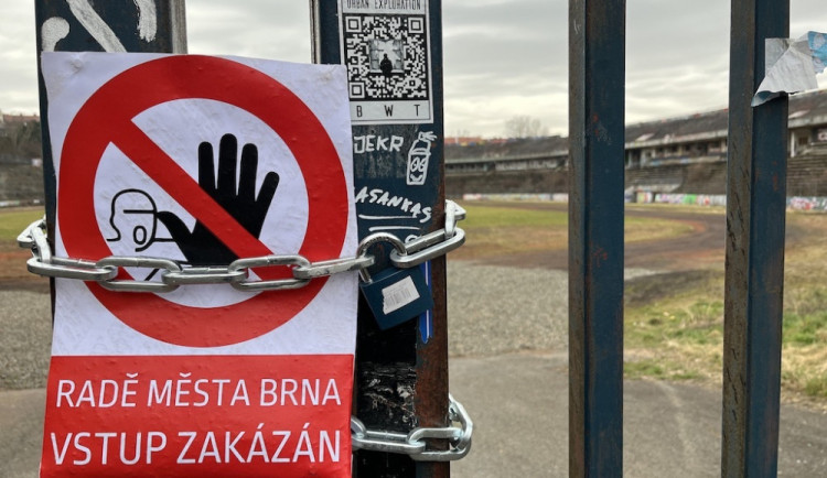 V Brně zakázali radním vstup na stadion. Lužánky developerům nedáme, burcuje fotbalista Švancara