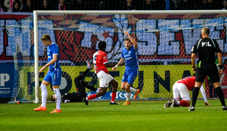 Slovan proti Slavii vydoloval bod. V nastavení vyrovnal Olatunji