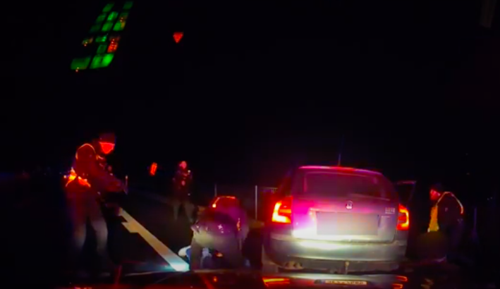 Policisté pronásledovali muže s šesti zákazy řízení a pozitivním testem na amfetamin