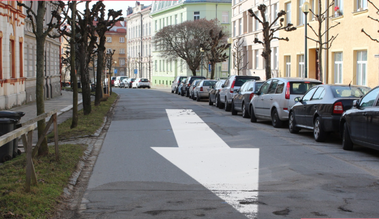 Z Mahlerovy ulice bude od května jednosměrka. Zvýší se počet parkovacích míst a bezpečnost, říká město