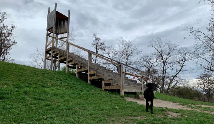 Z Vítkova mizí Pozorovatelna. Podle magistrátu se ji nevyplatí opravit