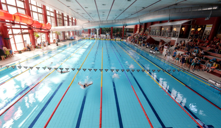 Úlet, kritizuje opozice opravu libereckého bazénu za miliardu a půl