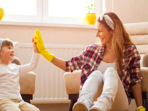 Jak na jednoduchý úklid? Vyzkoušejte jedlou sodu, ocet nebo nano houbičky