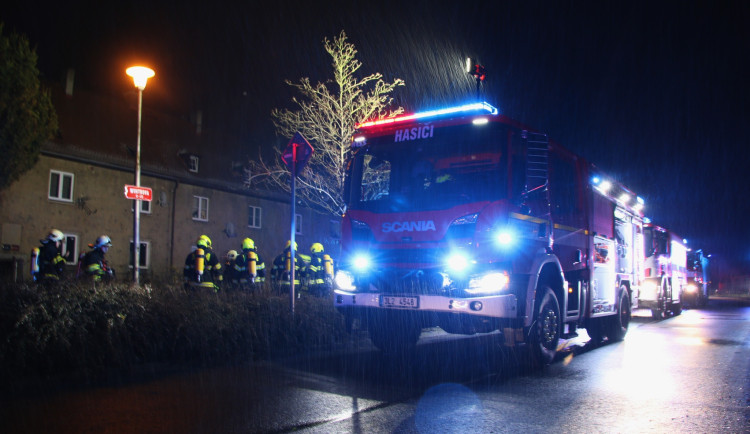 Na Keilově vrchu hořel byt v řadovce. Škoda na domě je jeden a půl milionu