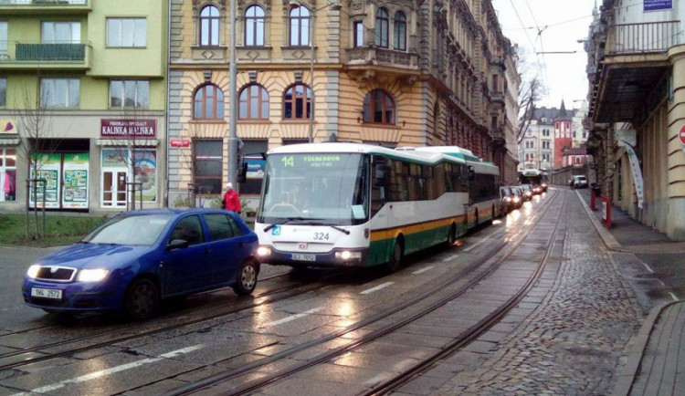 POLITICKÁ KORIDA: Co s dopravou v Liberci. Pomohla by třicítka?