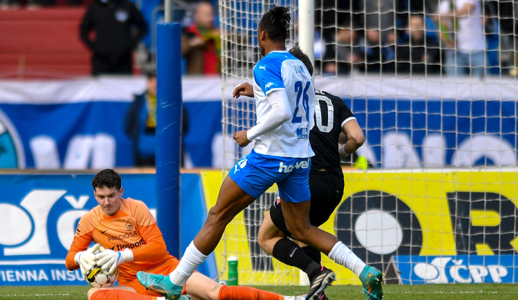 Chvílemi to dost hořelo, bod bereme, hlásil po utkání na Baníku brankář Vliegen