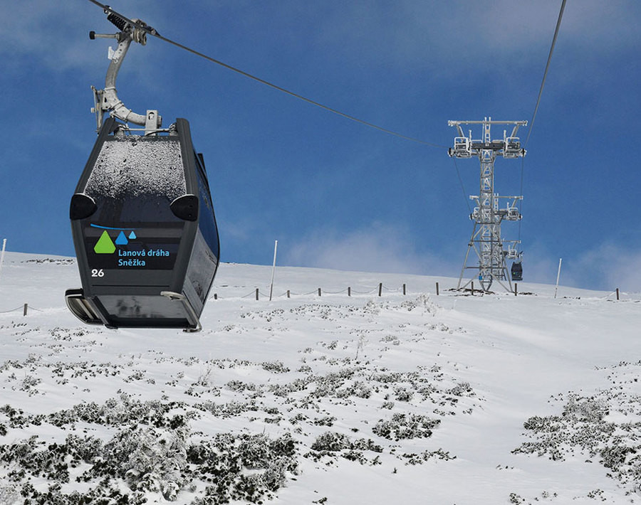Přes týden musí turisté na Sněžku po svých, lanovka jede jen o víkendech