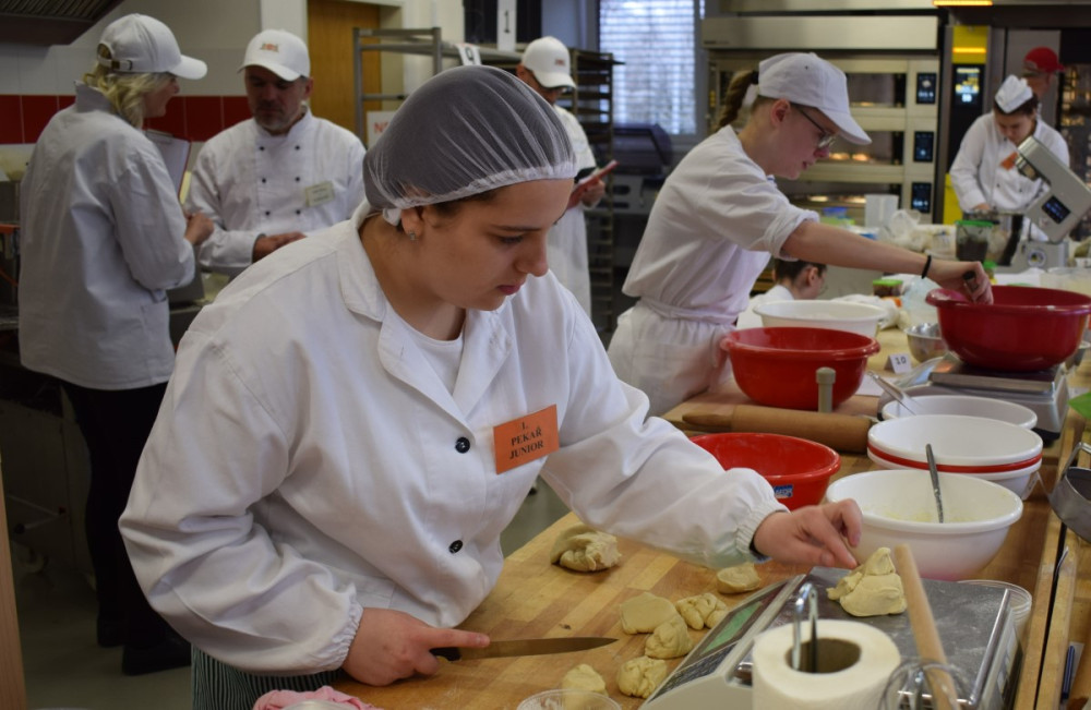 Mladí pekaři se utkali v Kladně. Vítězná trofej putuje do Brna